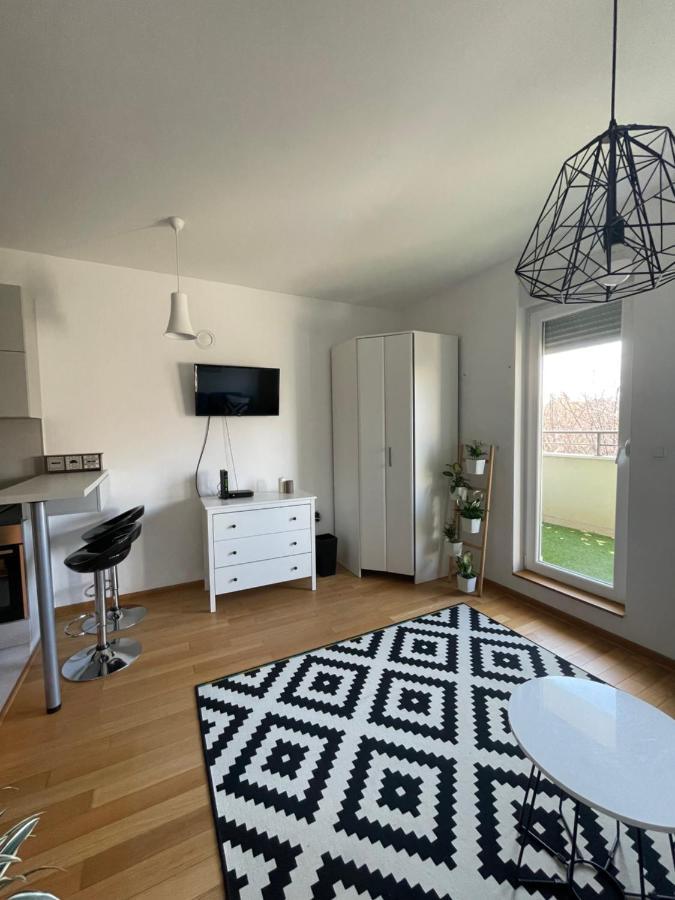 Sunny Studio Daire Novi Sad Dış mekan fotoğraf